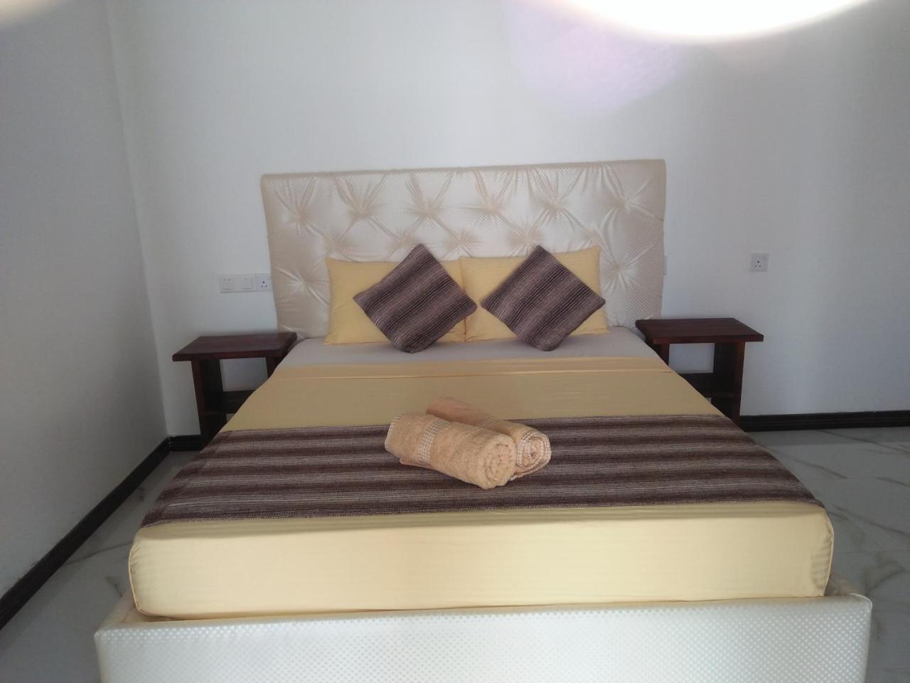 Проживання в сім'ї Living
